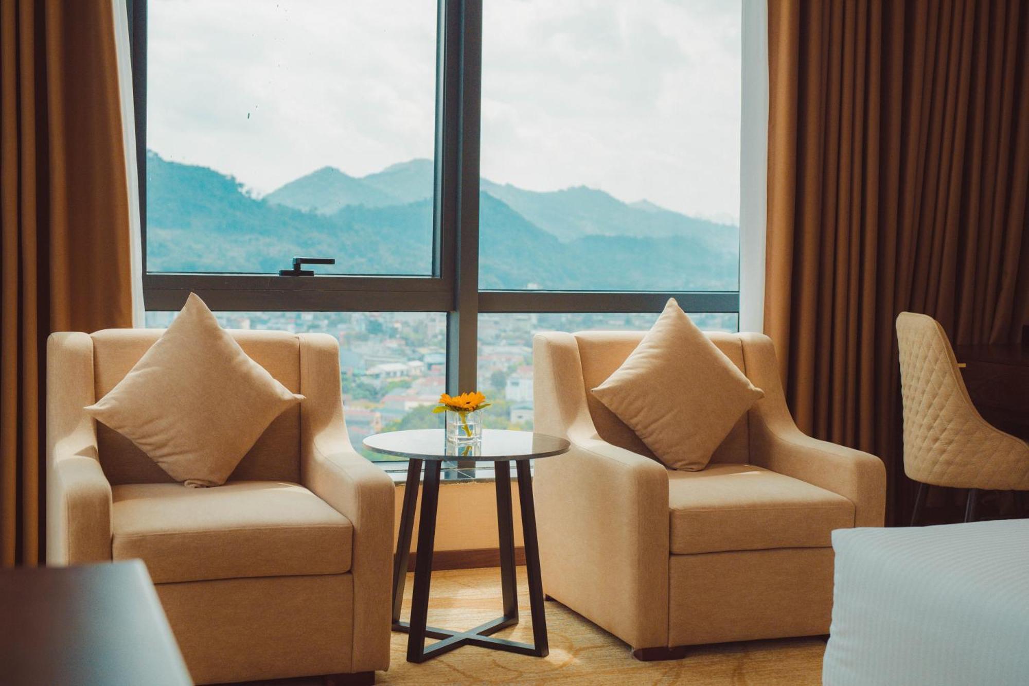 Muong Thanh Luxury Као Банг Екстериор снимка