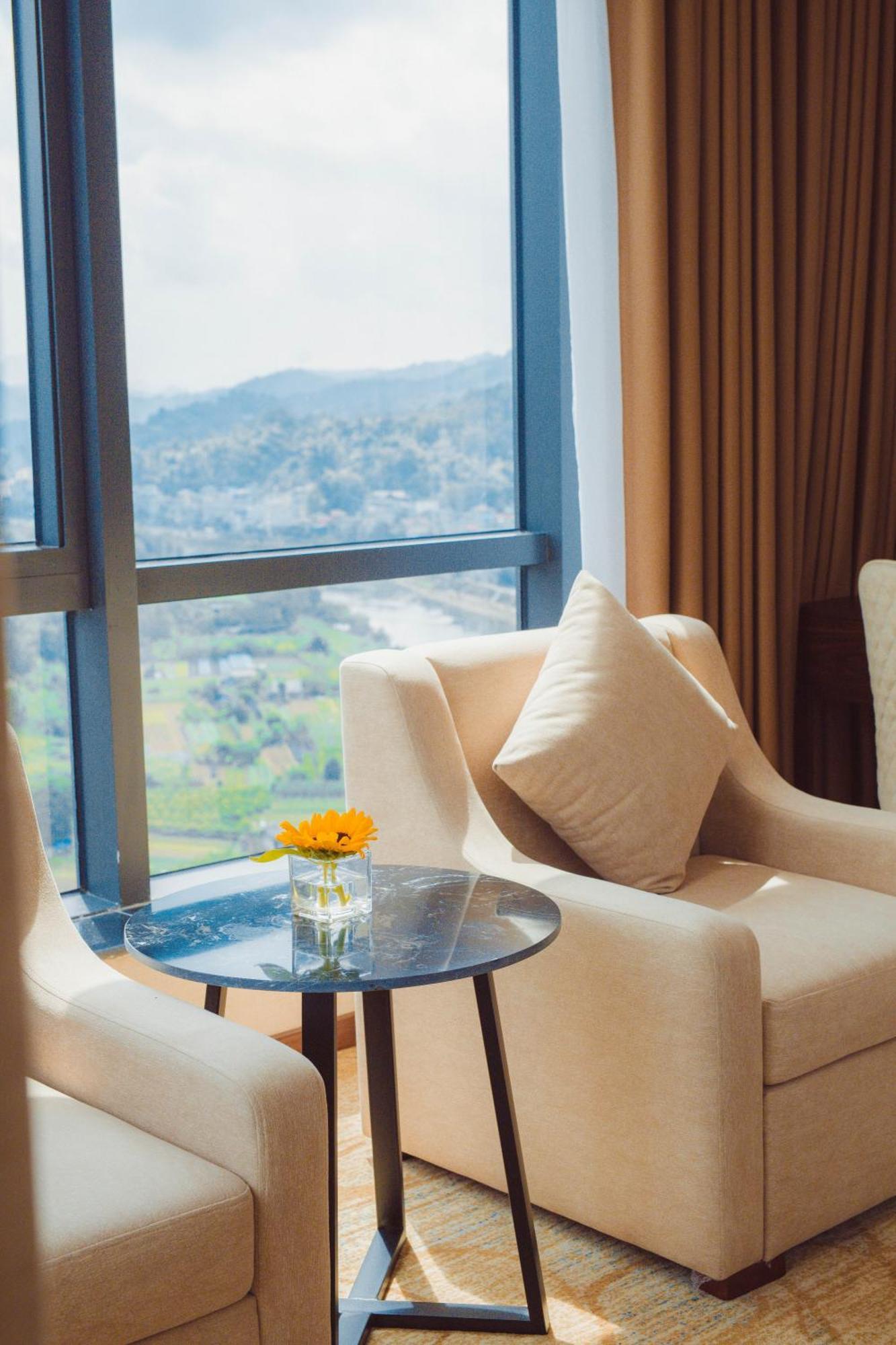 Muong Thanh Luxury Као Банг Екстериор снимка