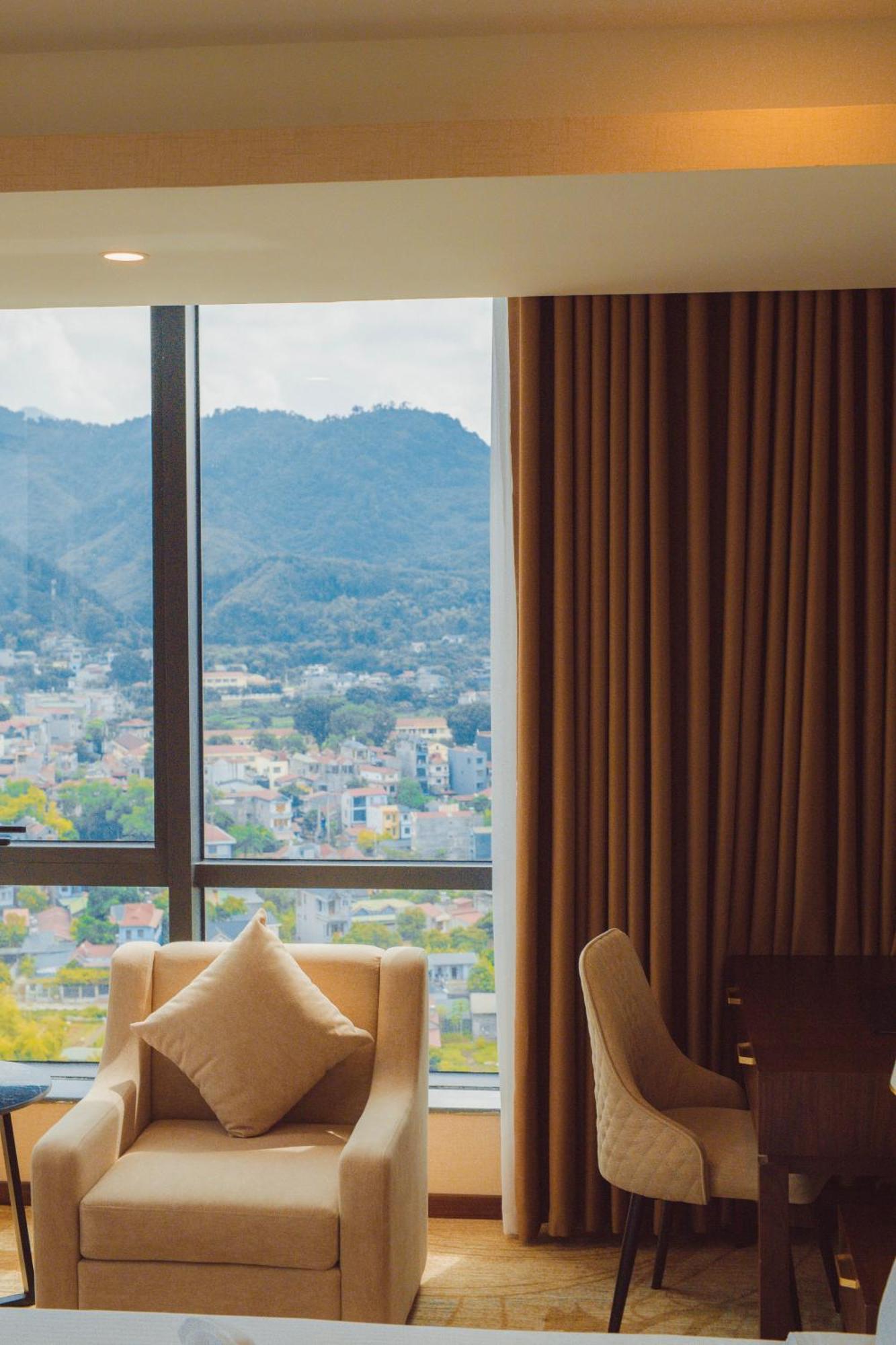 Muong Thanh Luxury Као Банг Екстериор снимка