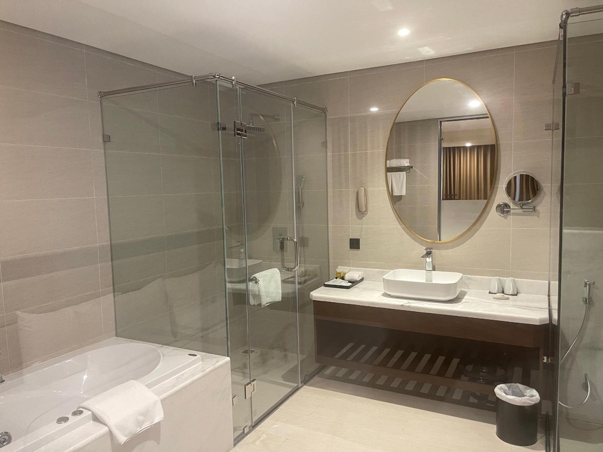 Muong Thanh Luxury Као Банг Екстериор снимка